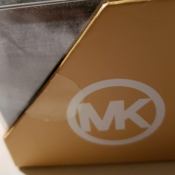 Tie and hanky - Picture 2 of 5